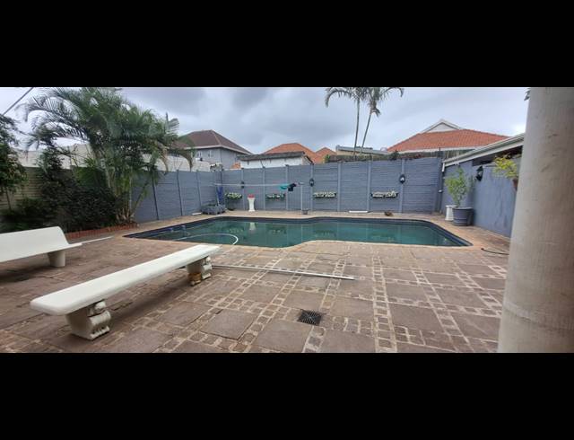 730M² OFFICE FOR SALE IN GLENWOOD